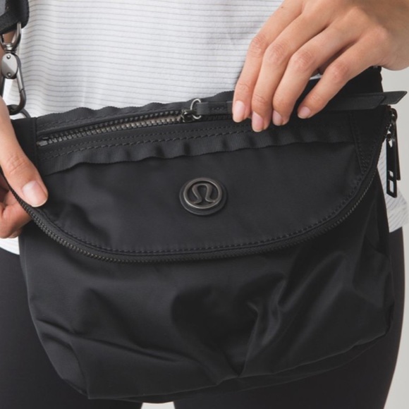 lululemon athletica Handbags - Lululemon crossbody waistbelt Festival bag black